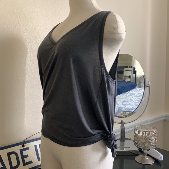 Lululemon charcoal gray tank. Size 6. - Picture 5 of 6